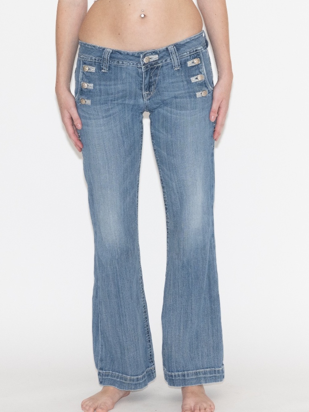 Y2k low rise flare jeans button detail light wash size 28 sang real